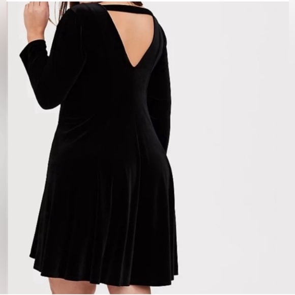 torrid Dresses & Skirts - NWT BLACK VELVET FLUTED DRESS - Torrid-Size 1